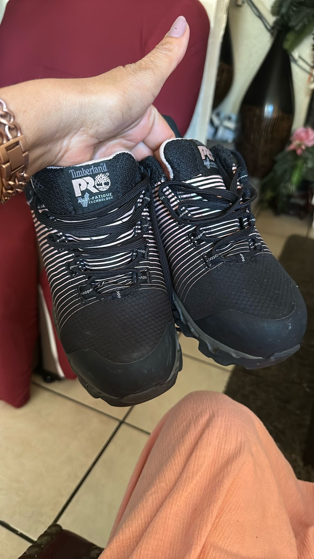 Zapatos De Cadquiyos Para Trabajar Timberland Size 8.5 Usados Un Par De Veces