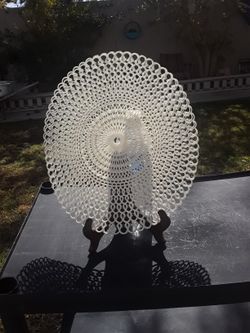 VINTAGE LUSTRO WARE PLASTIC LACE DOILY PLACEMATS