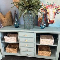 CUTE TV STAND AT PICKY PINCHERS 5280 SEMINOLE BLVD ST PETE OPEN NOON TO 6pm FREE DELIVERY 