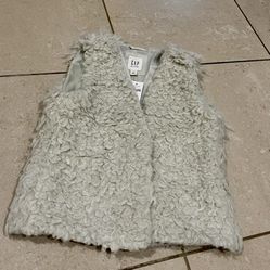 Girl Gap faux fur Vest Nwt Size Small