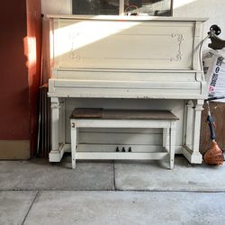 Free Piano and bench