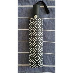 Shedrain Large Vented Umbrella Auto Open/Close 47" Black & White