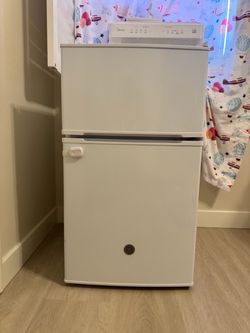 GE White Mini Fridge with Top Freezer
