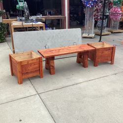 Beautiful 4’ Bench With Matching Planter Boxes 