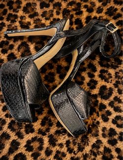 Black Women’s Heels  8.5– Snakeskin Style 🖤👠