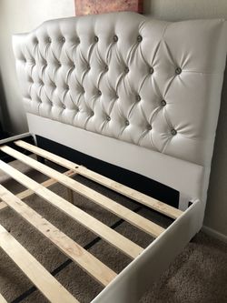 LOCATED IN LOS ANGELES CA BRAND NEW QUEEN BED FOR ONLY $300 MATTRESS INCLUDED 💥 $20 DELIVERY 💥NO SET UP💥 • We do not assemble • Brand new in box