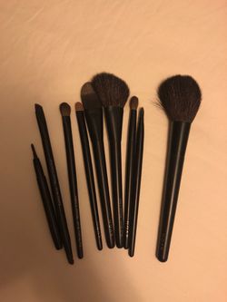 Avon Makeup brush set