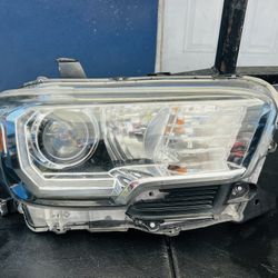 Toyota Tacoma 2016-2023 Right Passenger Side Headlight Oem