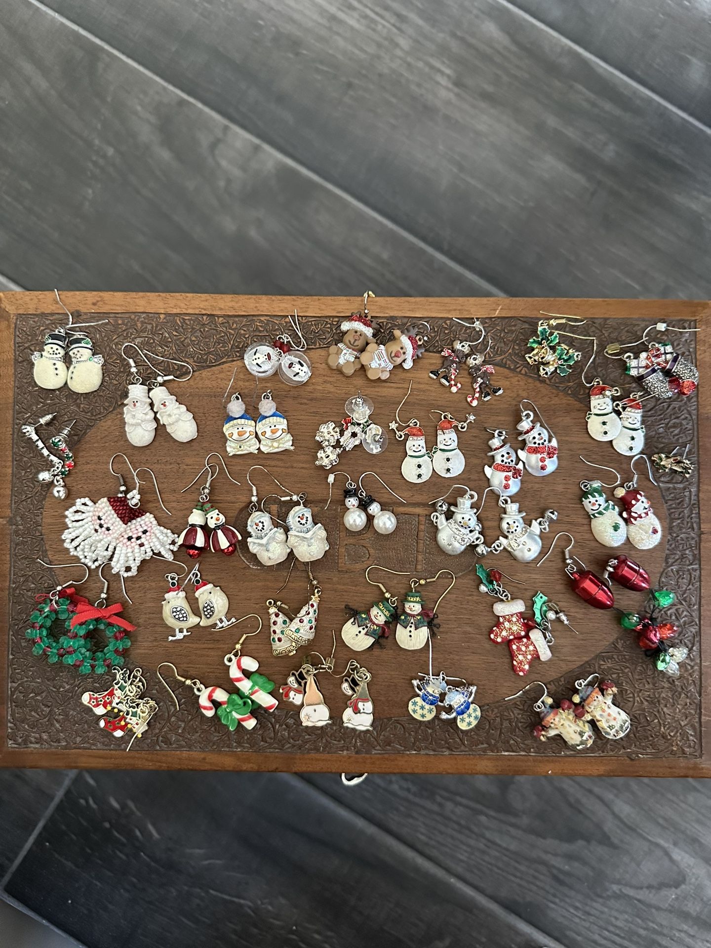 Jewelry from possibly 70s or 80s and 90s old kind of necklaces earrings I could not include all the pictures but it’s a lot of them I had them from a
