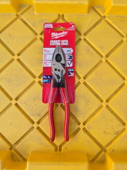 Milwaukee
9 in. Lineman's Pliers with Crimper / Bolt Cutter and Dipped Grip