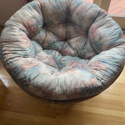 Round Wicker Chair with Cushion