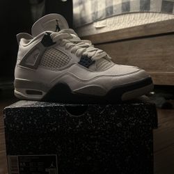 Midnight Navy Jordan 4 Retros