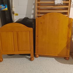 SOLD OAK WOOD CRIB CONVERTS TO A TODDLER BED- SHEETS, MATTRESS INCLUDED