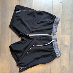 Vuori Trail Short Lined Size M