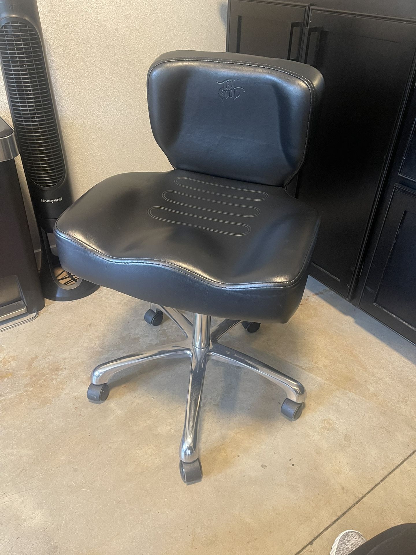 TATSoul adjustable 270 Tattoo Artist chair