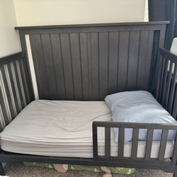 Baby Crib/ Toddler Bed 