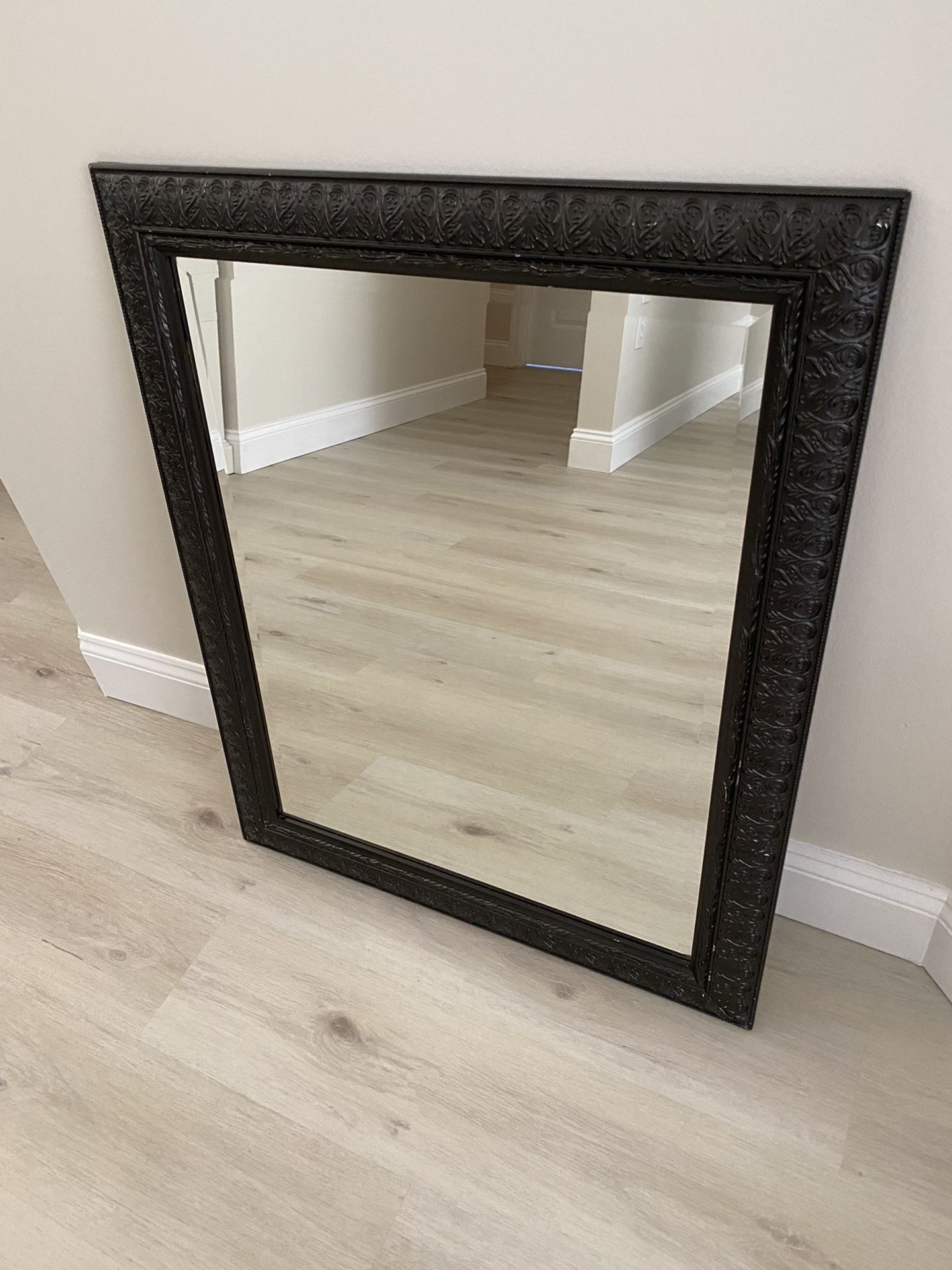 Wall Mirror (33.5”x 27.25”)