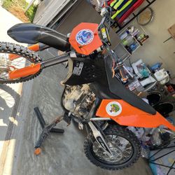 2007 ktm 250 sxf 4 stroke. Comes with stand