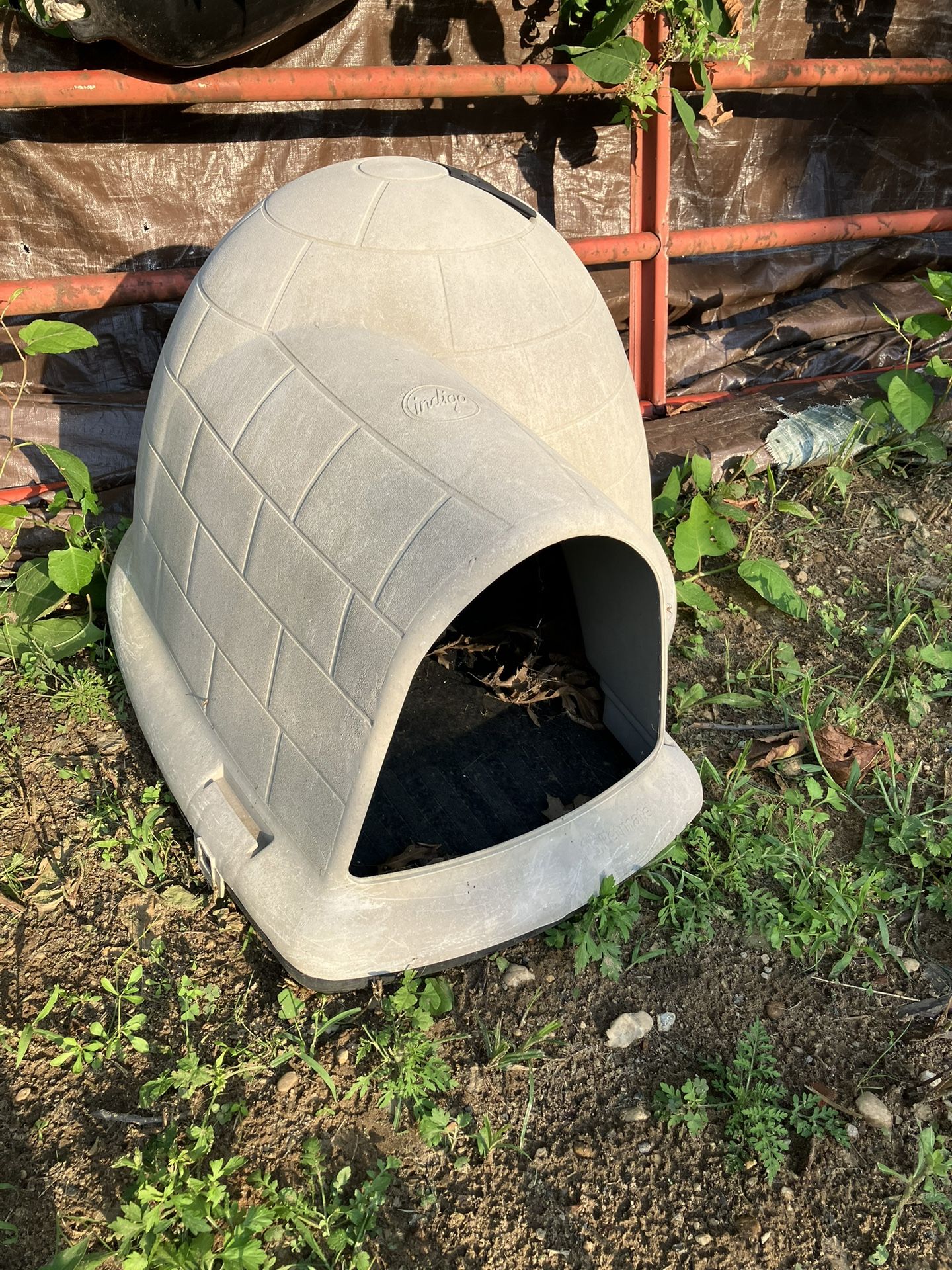 Small medium size dog Petmate Indigo igloo outdoor house animal