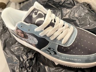 Hand Made SHAKIRA NIKE Las Mujeres ya No Lloran