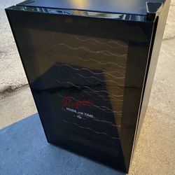 NEWAIR 76 Bottle Invertor Compressor Free Standing Wine/beverage Cooler 