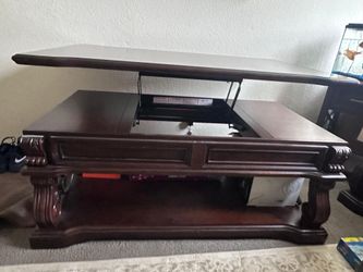 Sofa’s & Table Set