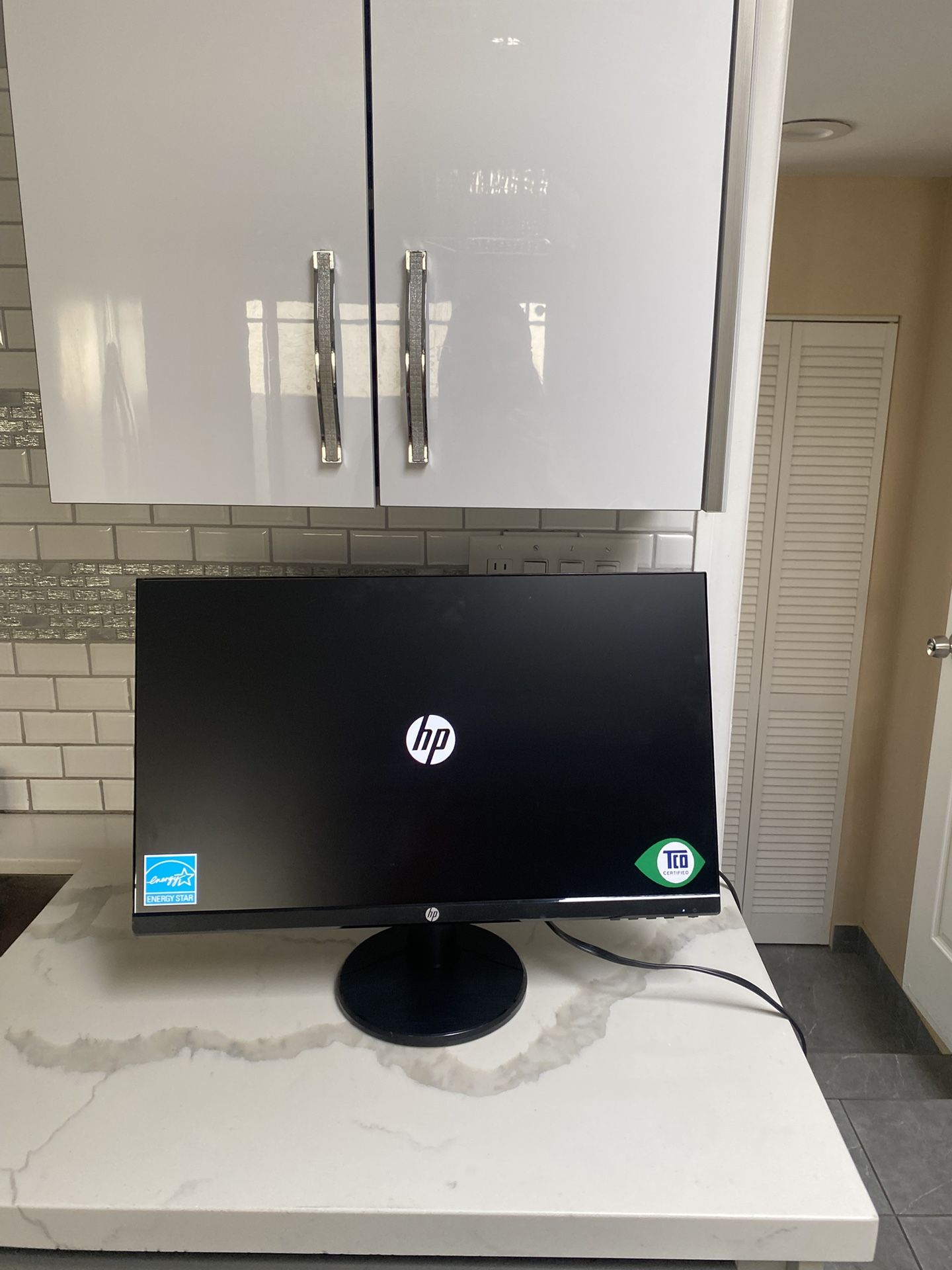 Hp Monitor 24 Inches With HDMI Port