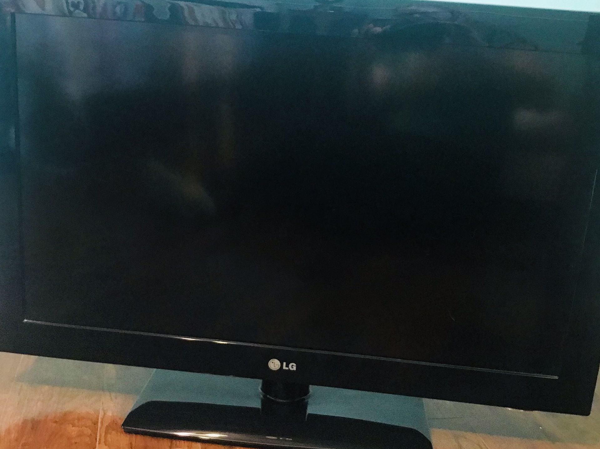 LG 32 Inch Flatscreen Tv