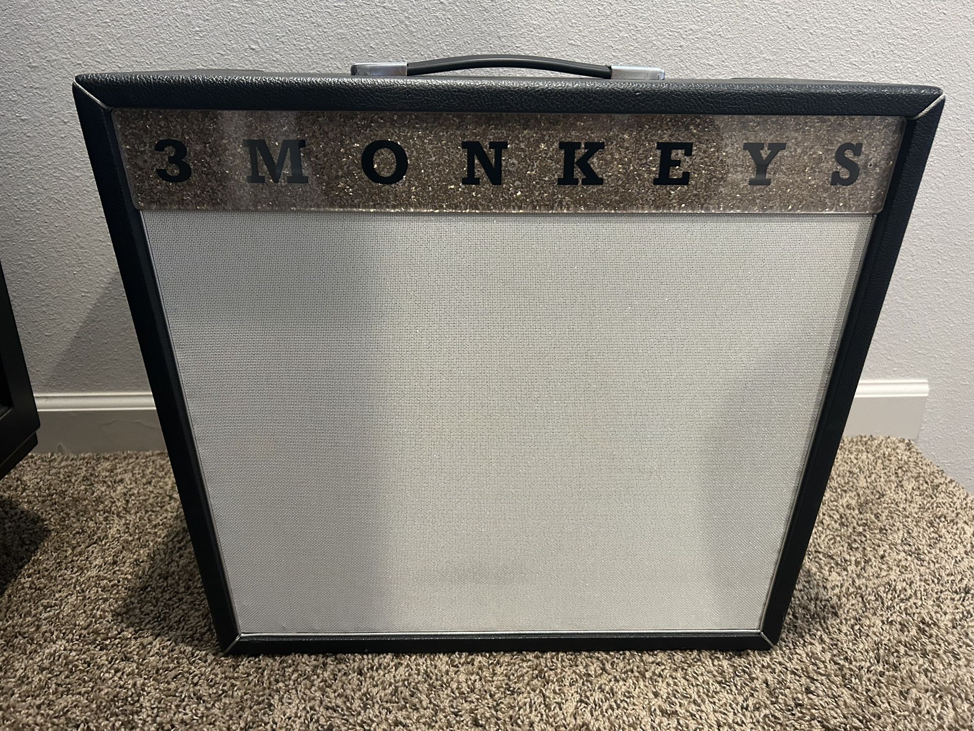 3 Monkeys - The Orangutan Tube Amp 