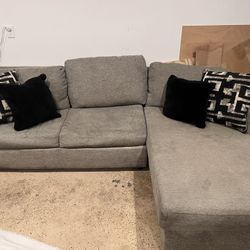 Gray Pull Out Couch 