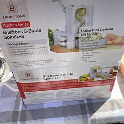 Vegetable spiralizer