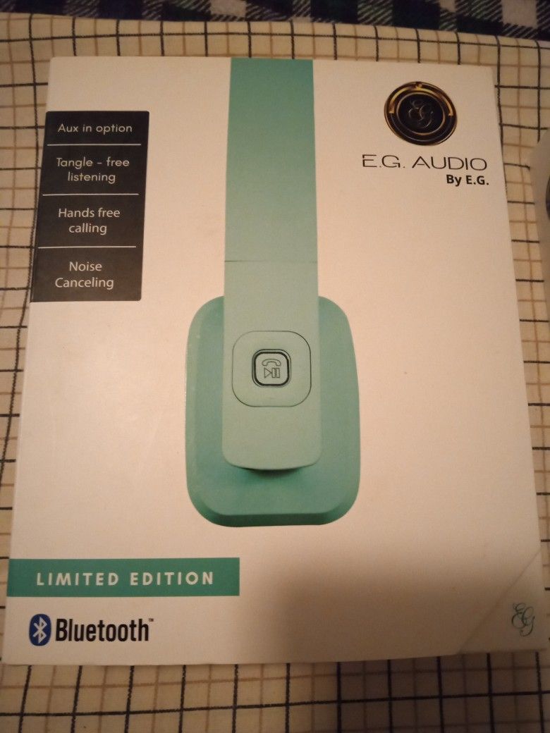 Wireless Bluetooth Noise Cancelling Headphones, Built in Mic NIB