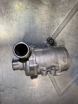 BMW electric OEM water pump N51 N52. Good working condition.