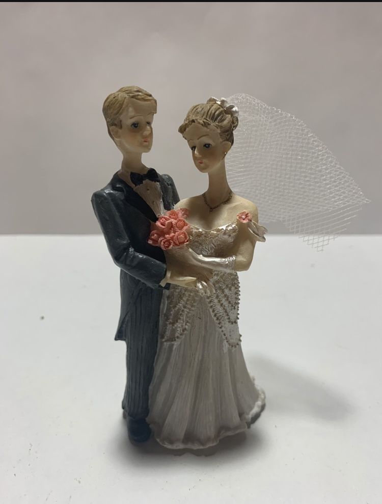 Bride and Groom Ceramic Statue 4”