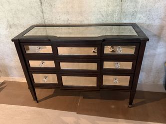 Bassett Mirrored Sideboard Dresser with Glass Knobs