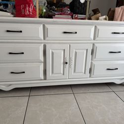 White Dresser And Mirror And 1 Night Stand