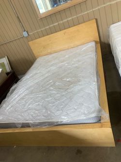 Queen bed with mattress 🦖