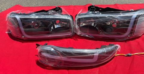 Headlights for 2001-2006 Yukon, Tahoe and Suburban with LED Light Bar
