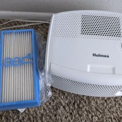 Holmes Air Purifier with a Holmes New HEPA filter 