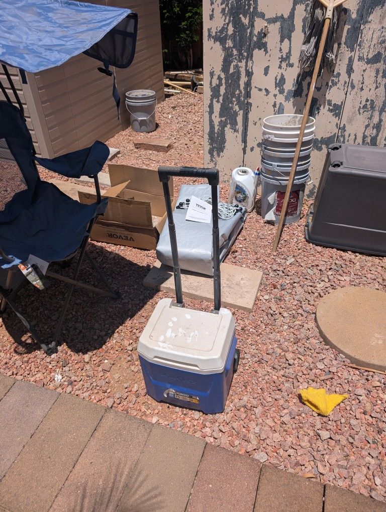 Small Cooler With Wheels Used Once