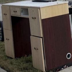 Used wooden nail desk/Charcoal grill