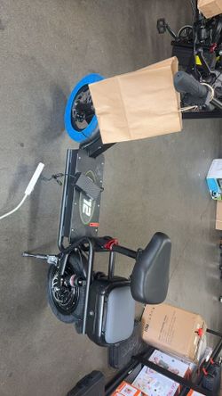 Wholesale 749W electric scooter, equipped with 54.6V 15AH peak motor, 35-mile range, maximum load 365 lbs, large capacity battery