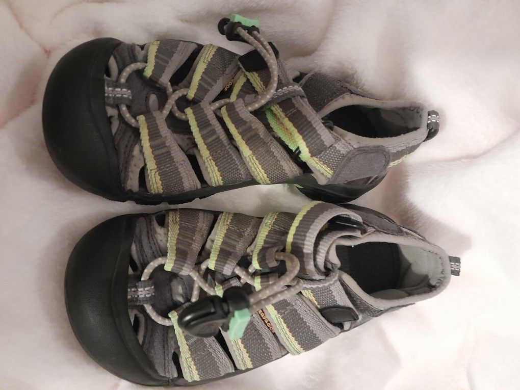 Sandles