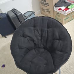 Circular fold out chair
