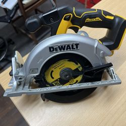 Dewalt 6 1/2in Circular Saw (tool Only) 