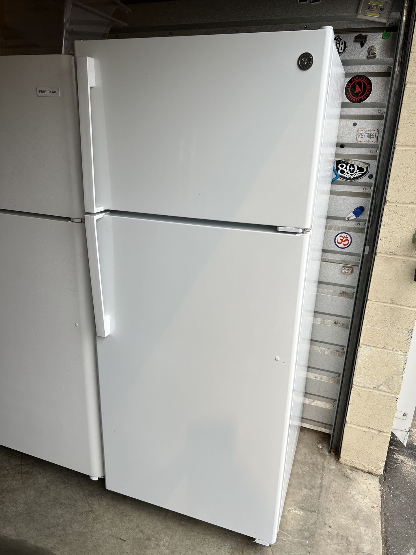 🍊 2022 GE REFRIGERATOR FRIDGE (FREE DELIVERY/WARRANTY)