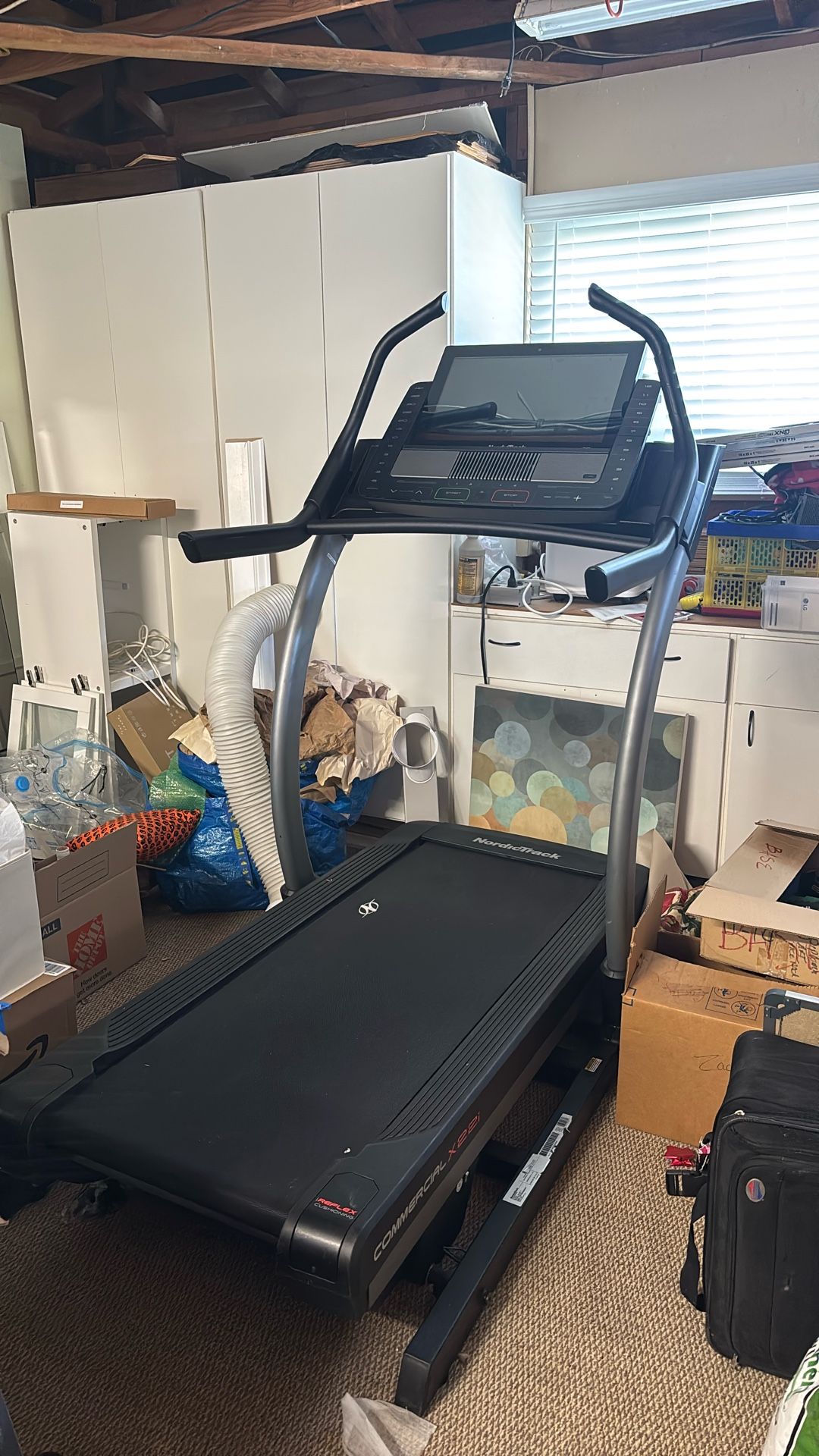 NordicTrack Commercial Incline Treadmill X22i with Luxury Touchscreen