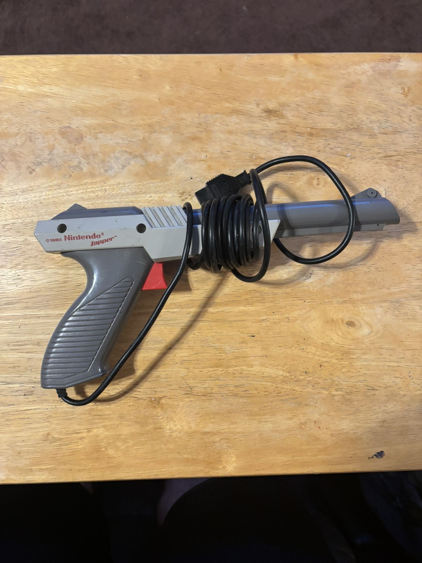 Original Nintendo NES Zapper Light Gun (1985 Gray/Red Model)