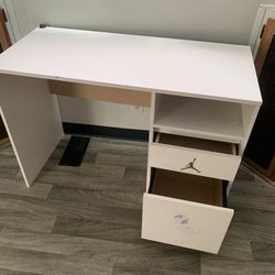Desk/ Escritorio