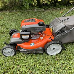 IMMEDIATELY  AVAILABLE SELF PROPELLED All WHEELS DRIVE LAWN MOWER POWERED BY BEST ON THE MARKET HONDA ENGINE. ADJUSTABLE 9 POSITIONS HIGH. HEAVY DUTY 